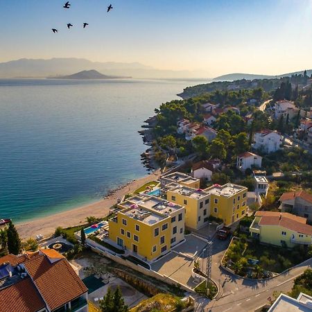Acadia Beach Villas & Apartments Слатине Экстерьер фото