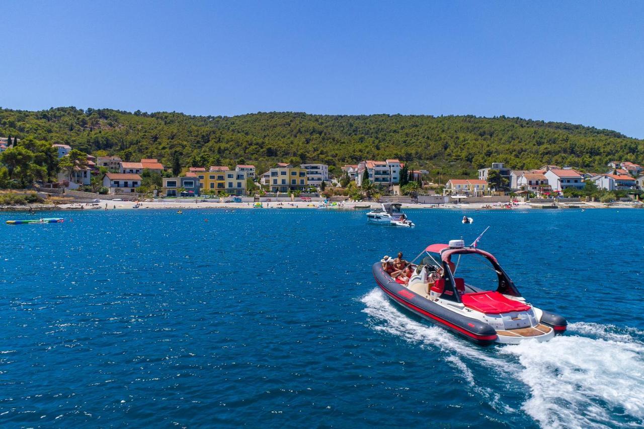 Acadia Beach Villas & Apartments Слатине Экстерьер фото
