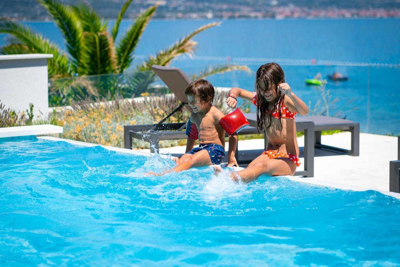 Acadia Beach Villas & Apartments Слатине Экстерьер фото
