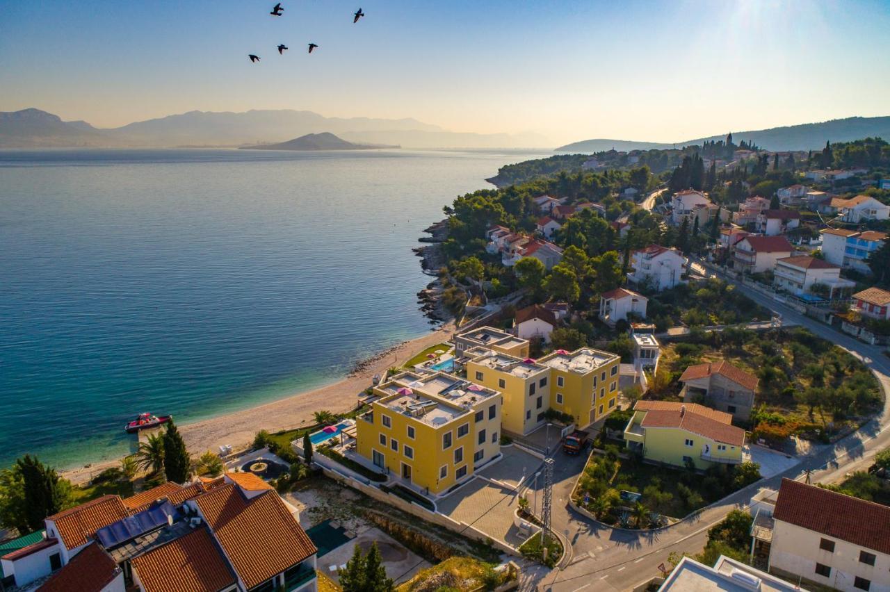 Acadia Beach Villas & Apartments Слатине Экстерьер фото